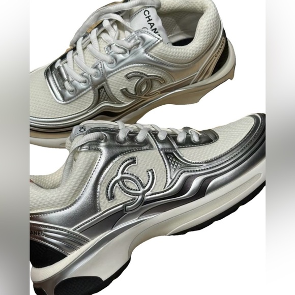 BRAND NEW Chanel Leather Trainers - Picture 10 of 10